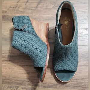 Matt Bernson Women's Sahara Vero Cuoio Open-Toe Wedge Ankle Bootie Teal Size 6